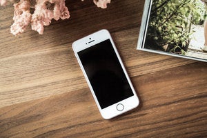 iphone se review mrv 010 11